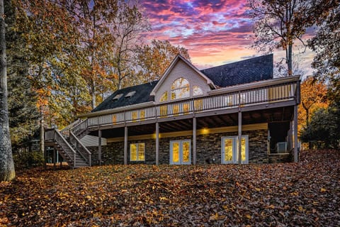 Lakeside Escape- quiet space, w/ beautiful views!