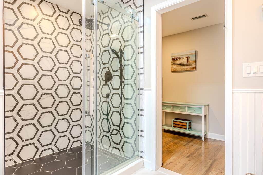 lakeside-escape-quiet-space-w-beautiful-views!/