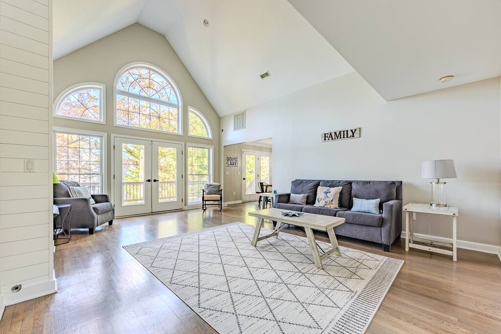 lakeside-escape-quiet-space-w-beautiful-views!/