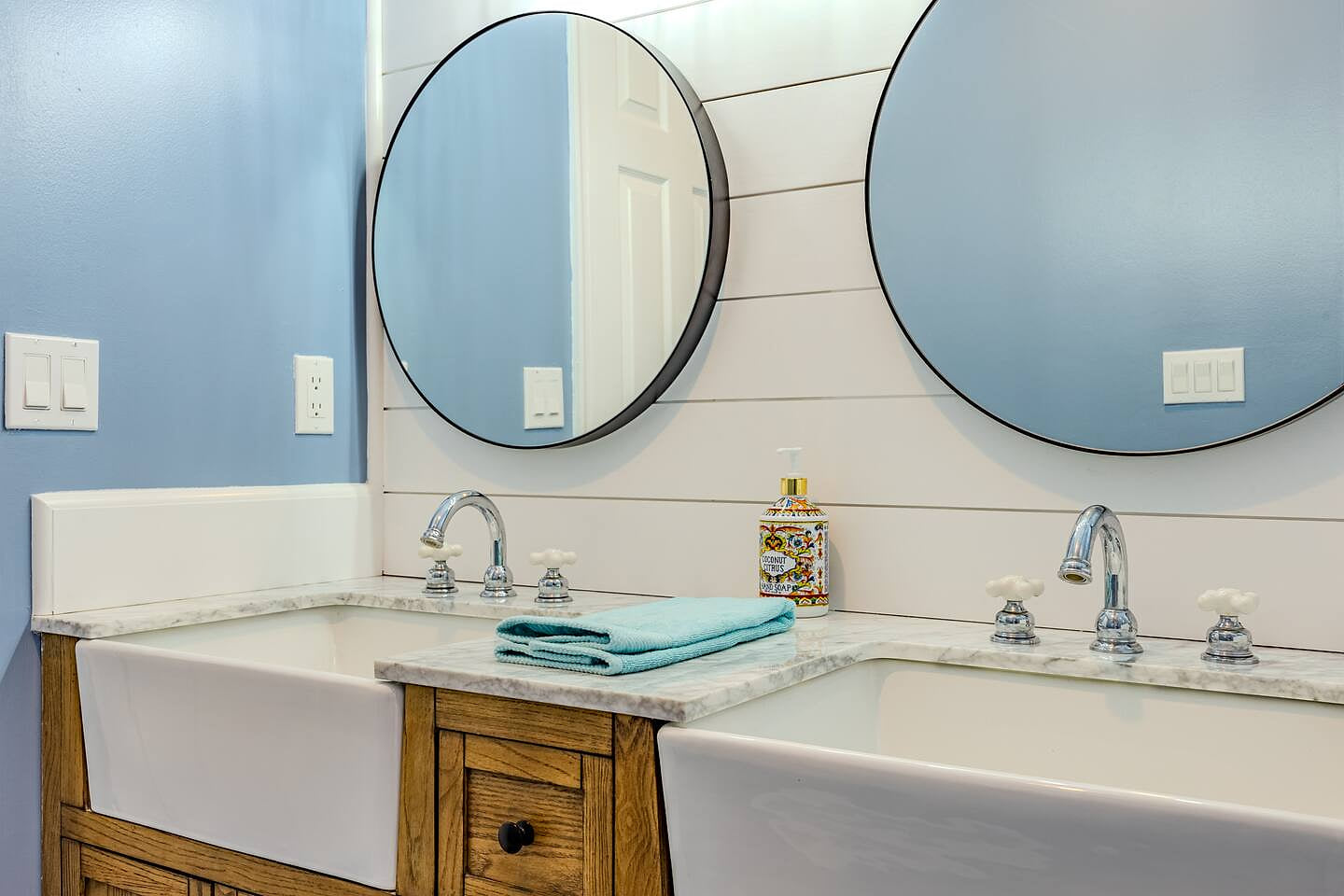 Lakeside Escape- quiet space, w/ beautiful views!