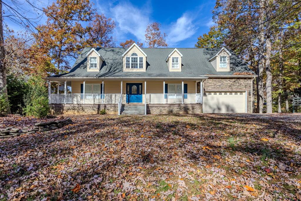 lakeside-escape-quiet-space-w-beautiful-views!/