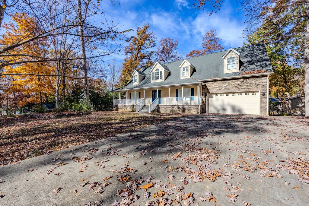 lakeside-escape-quiet-space-w-beautiful-views!/