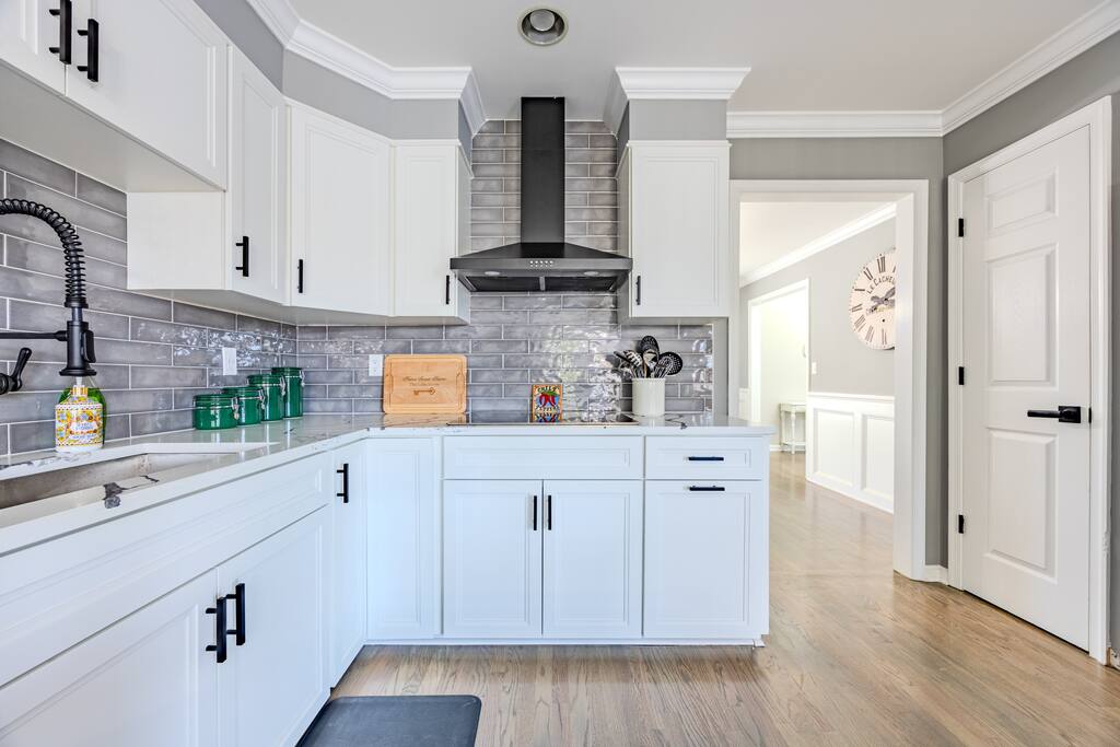 lakeside-escape-quiet-space-w-beautiful-views!/