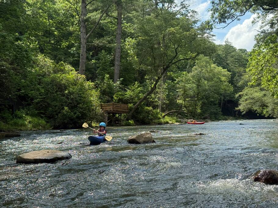 Kayak the Cartecay River in Ellijay. The town’s name, from the Cherokee Elatseyi (“place of many waters”), says it all—families can enjoy nearby rivers and lakes, plus kayak or tube straight from your backyard on the Coosawattee River.