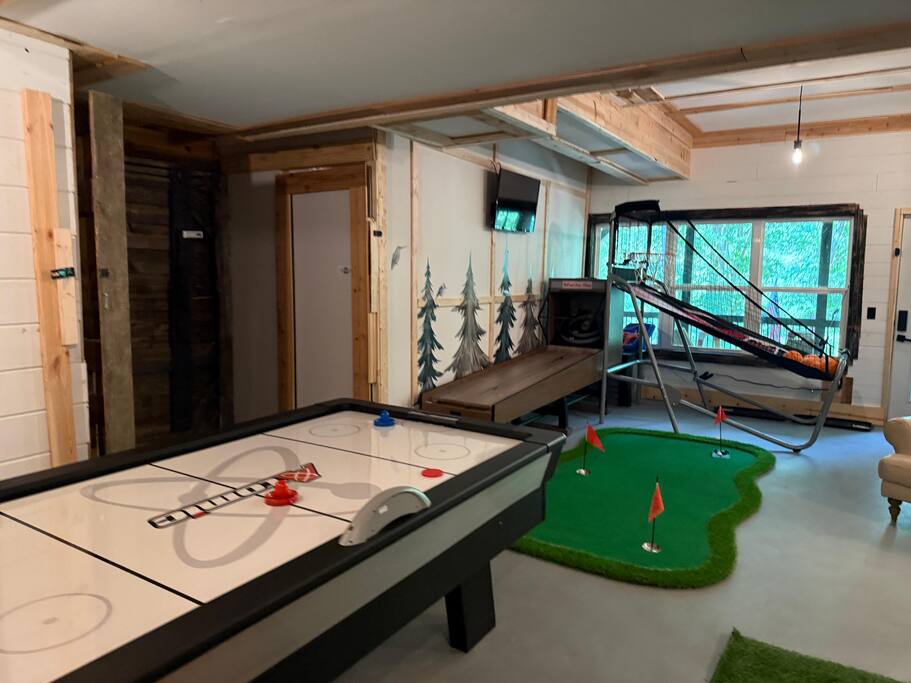 Air Hockey, Skee Ball, Basketball, and PacMan two player arcade game table are all waiting for you in the basement Game Room. 