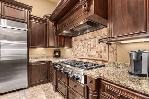 Whip up culinary delights in your spacious, fully-equipped kitchen with gleaming stainless steel appliances, granite counters, and ample prep space! Perfect for your next meal.