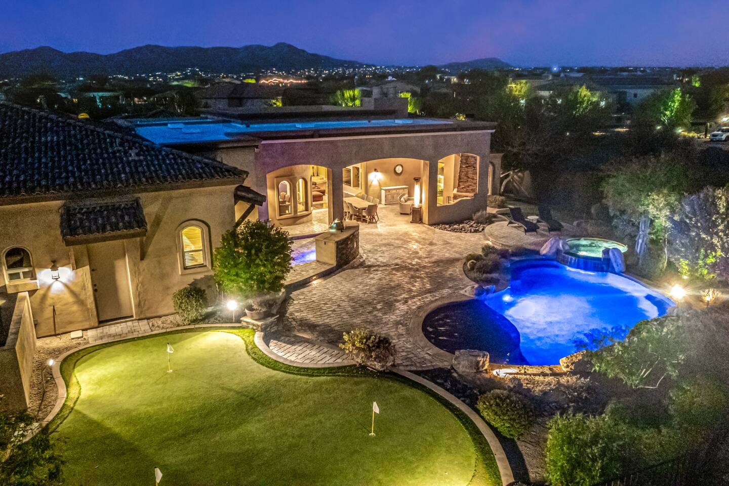 Escape to your private Scottsdale oasis! Enjoy the vibrant pool, practice your putt on the green, and luxuriate in this stunning retreat with breathtaking evening views.
