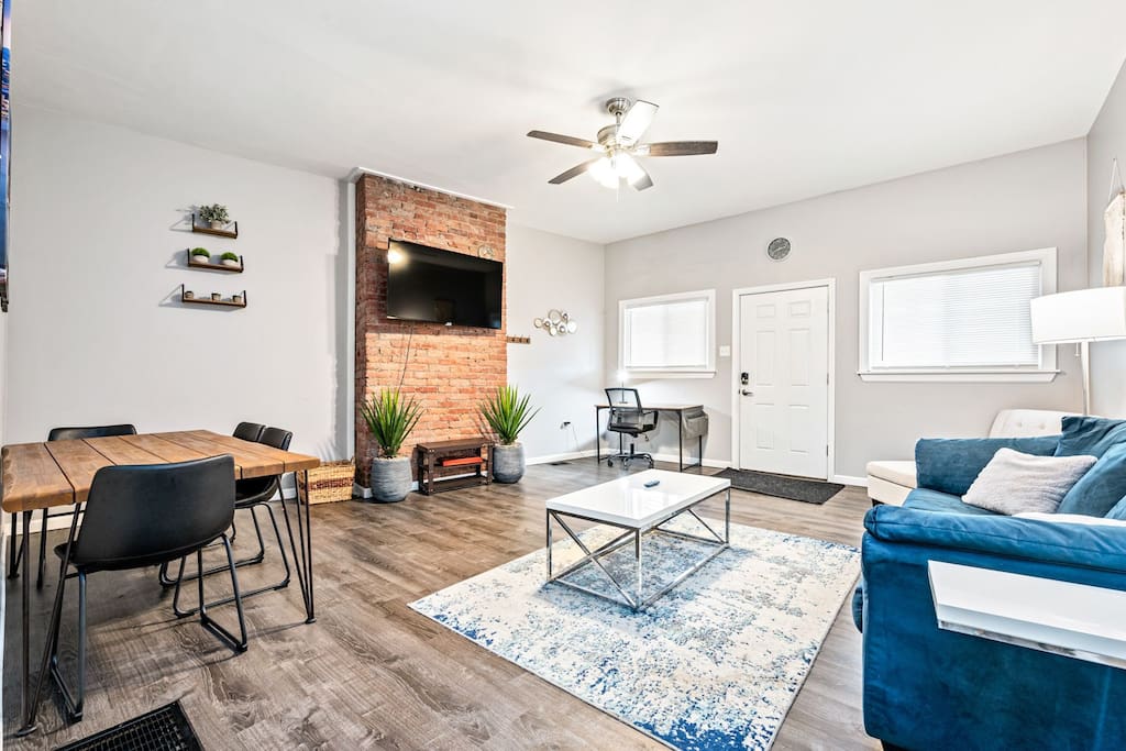 stylish-2br-or-off-street-parking/