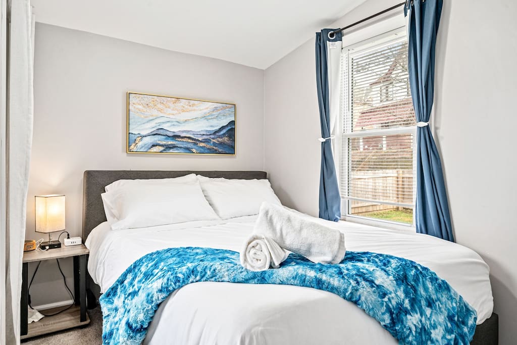 stylish-2br-or-off-street-parking/