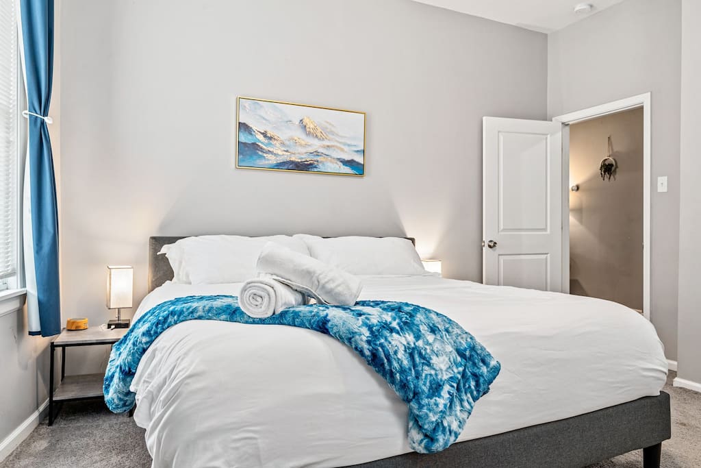 stylish-2br-or-off-street-parking/