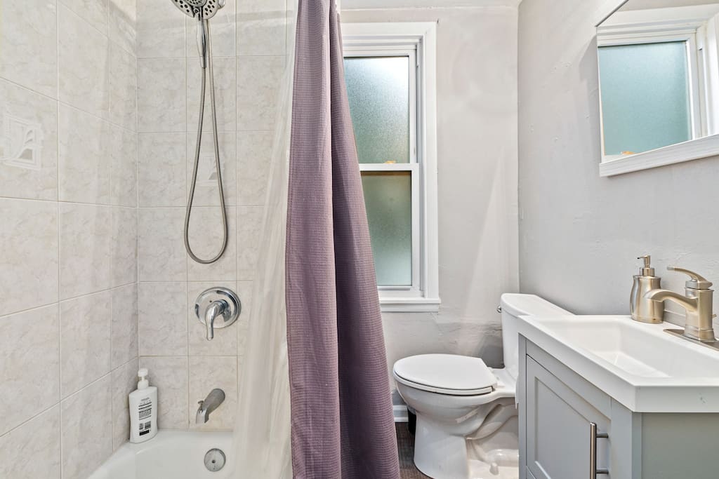 stylish-2br-or-off-street-parking/