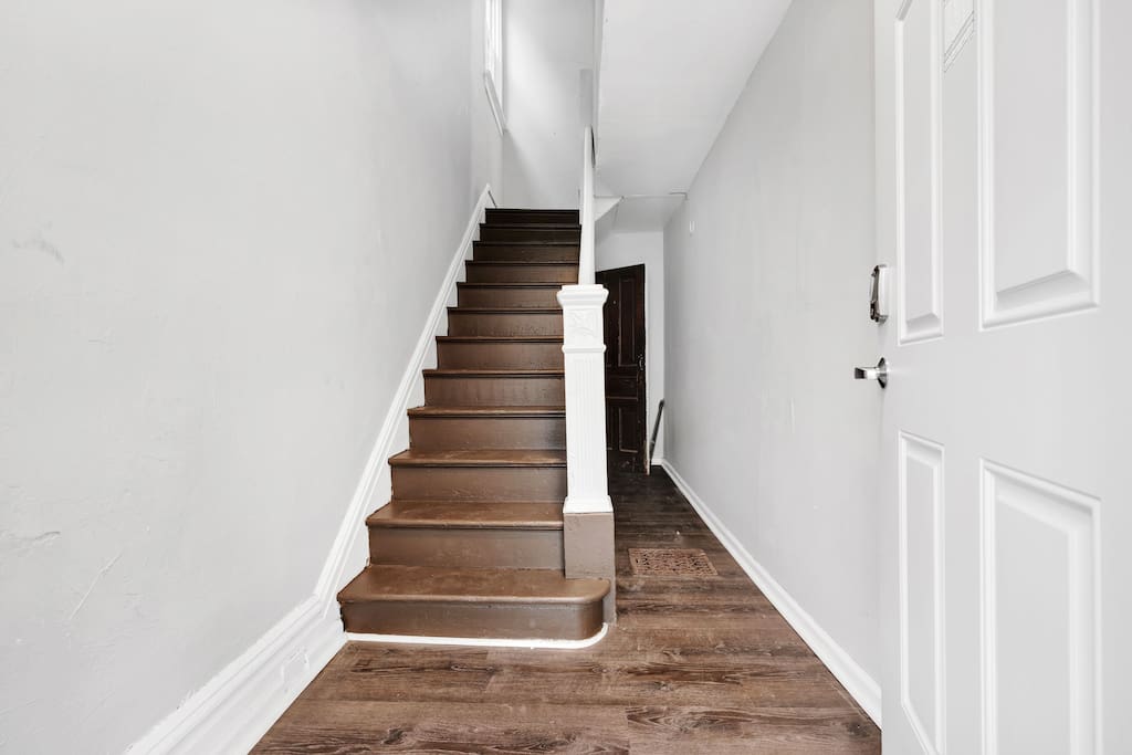 stylish-2br-or-off-street-parking/