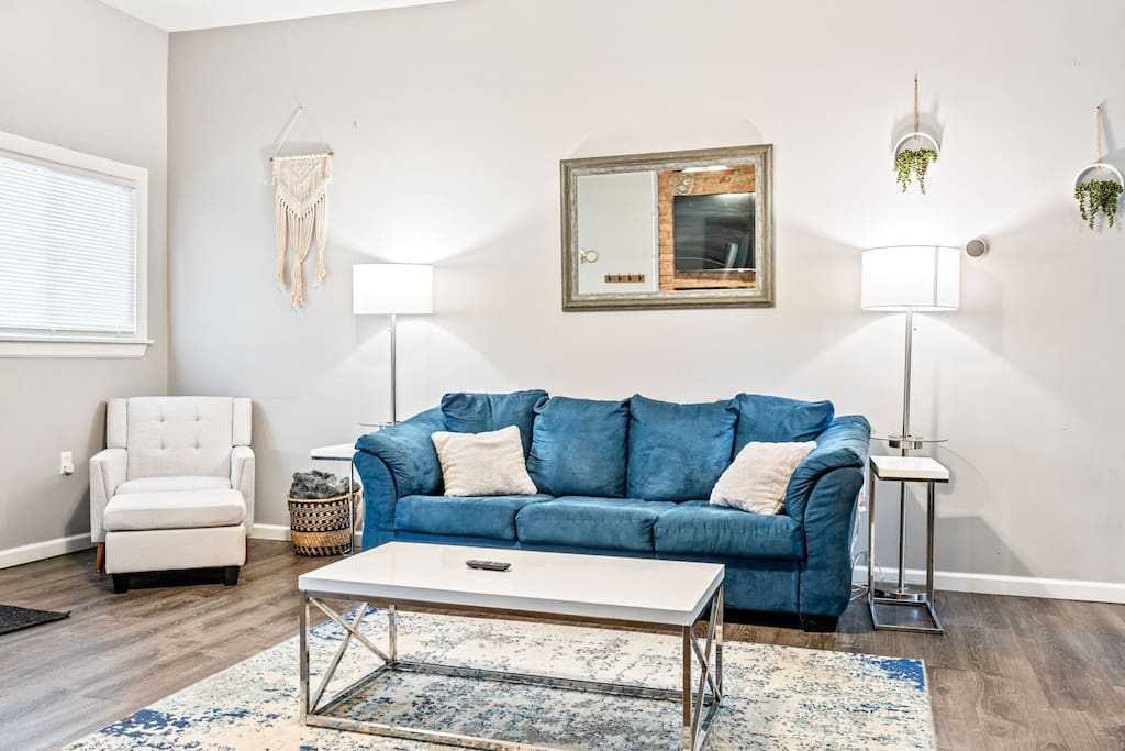 stylish-2br-or-off-street-parking/