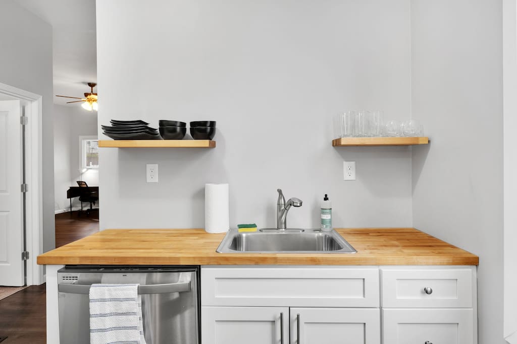 stylish-2br-or-off-street-parking/