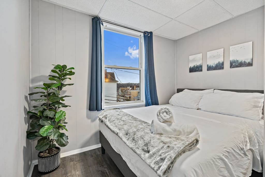 spacious-3br-house-or-off-street-parking/