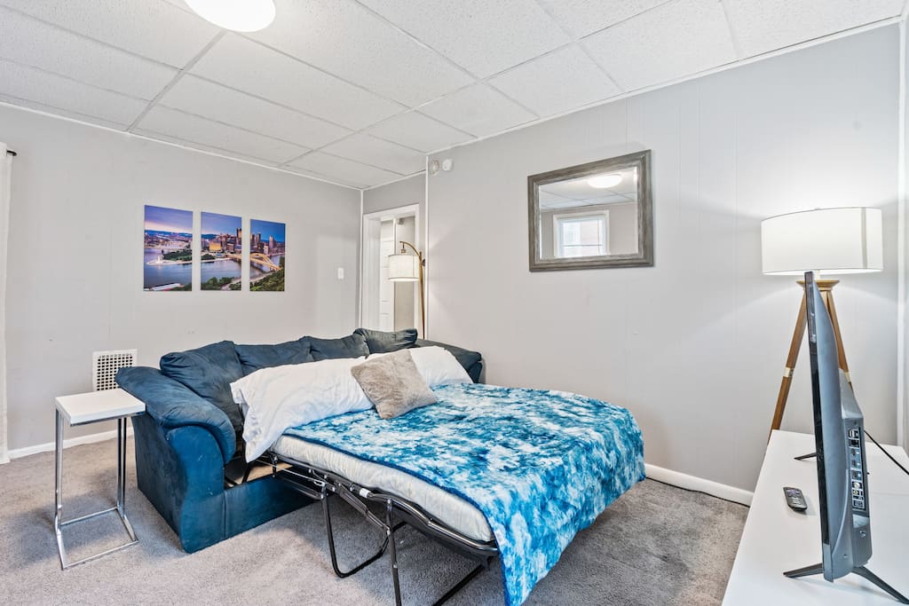 spacious-8-bed-house!-triple-king-bed-or-3-stories/