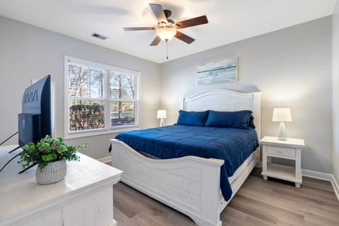 Cozy Barefoot Beach Retreat | Resort Access