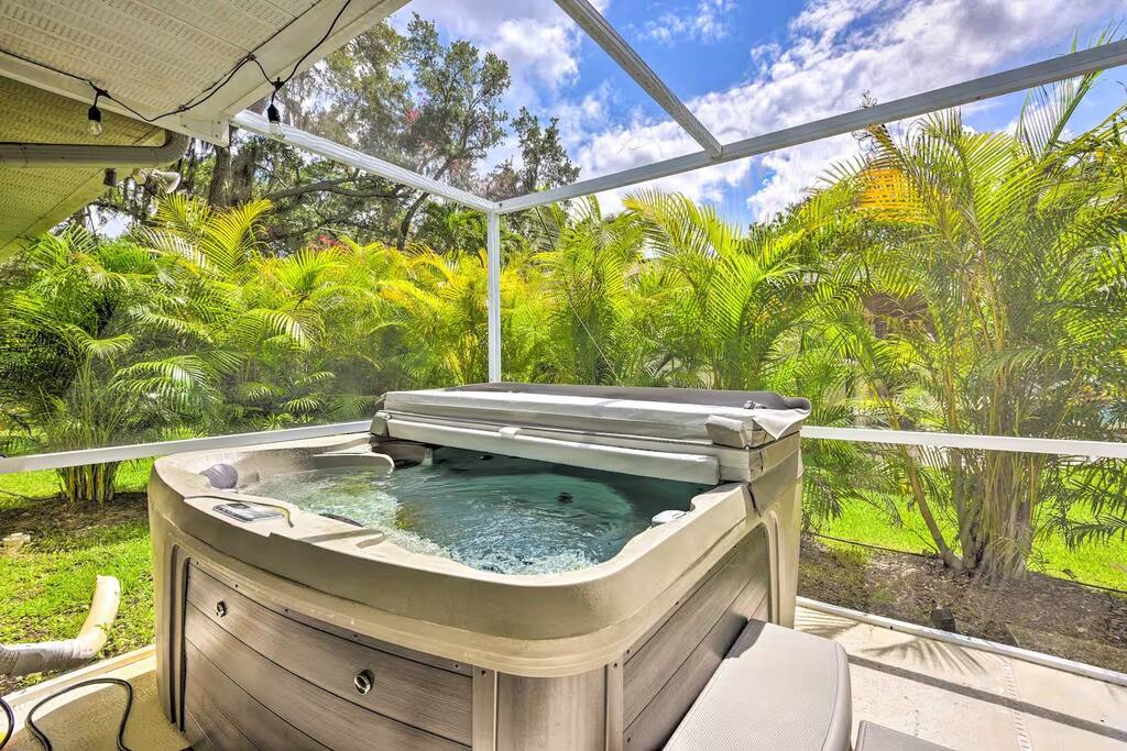 Oasis on Nightingale | Screened Pool & Near Beach