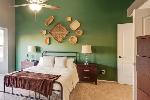 Bright & Airy Home: Near Golf, Parks & Attractions