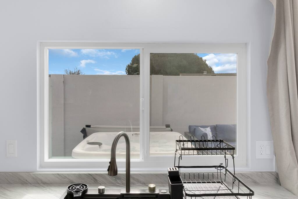 entire-house-near-monterey-with-jacuzzi/