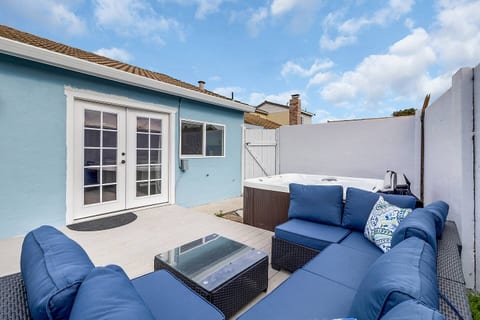 Entire house near Monterey with Jacuzzi