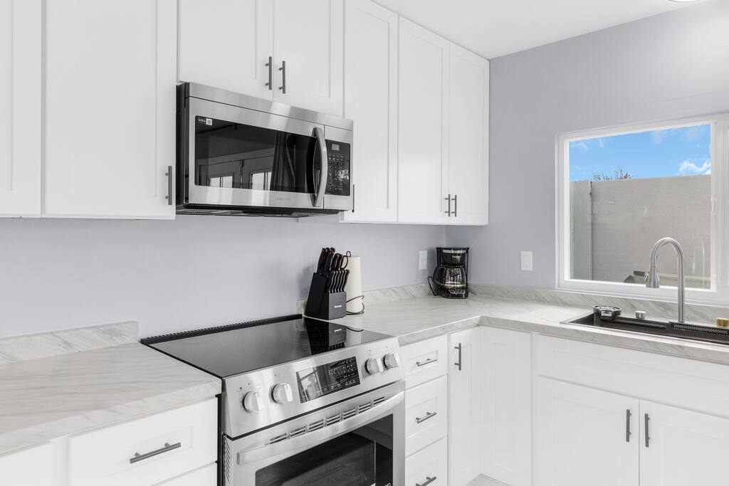 entire-house-near-monterey-with-jacuzzi/