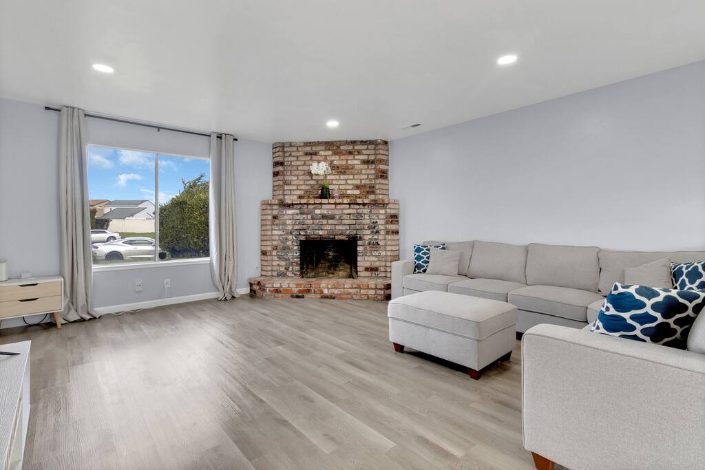 entire-house-near-monterey-with-jacuzzi/