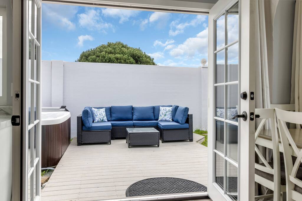 entire-house-near-monterey-with-jacuzzi/