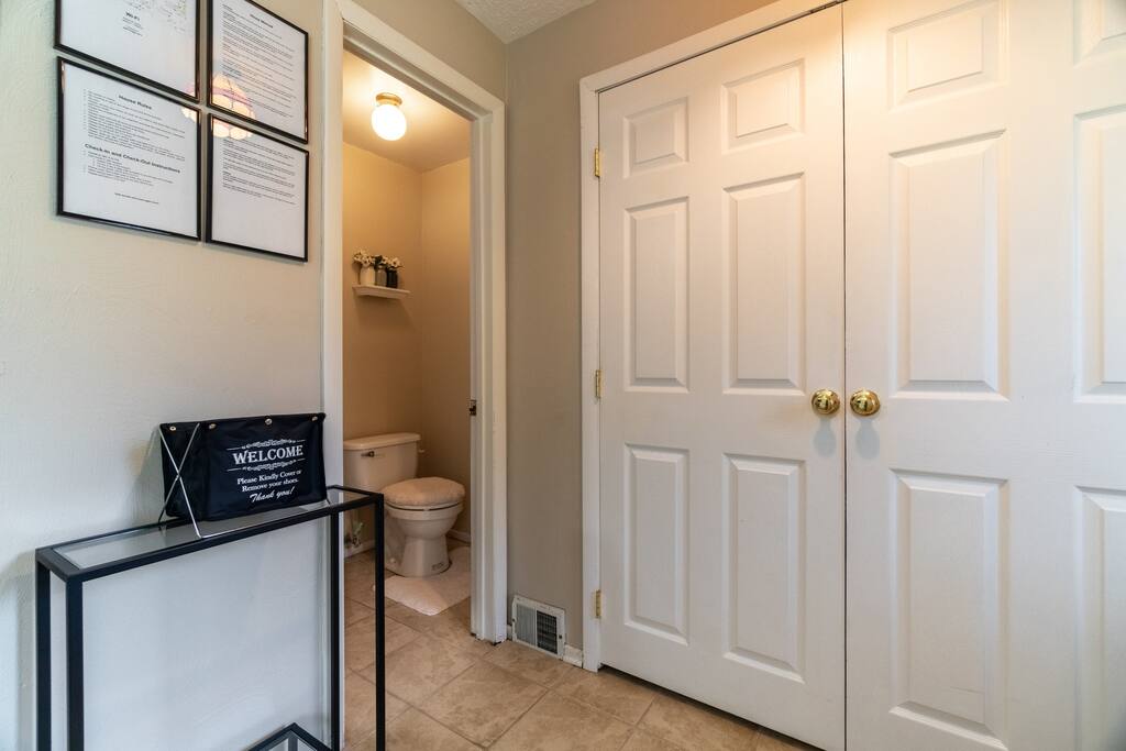 Convenient powder room near entryway. 