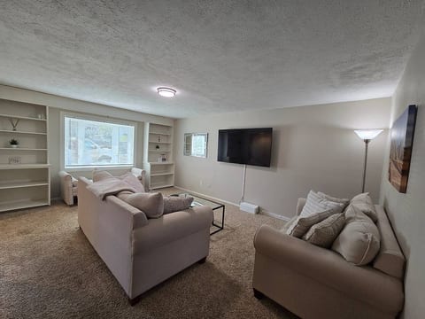 Cozy Home/Free Parking – Near Downtown & Stadiums