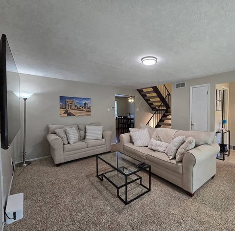 Cozy Home/Free Parking – Near Downtown & Stadiums