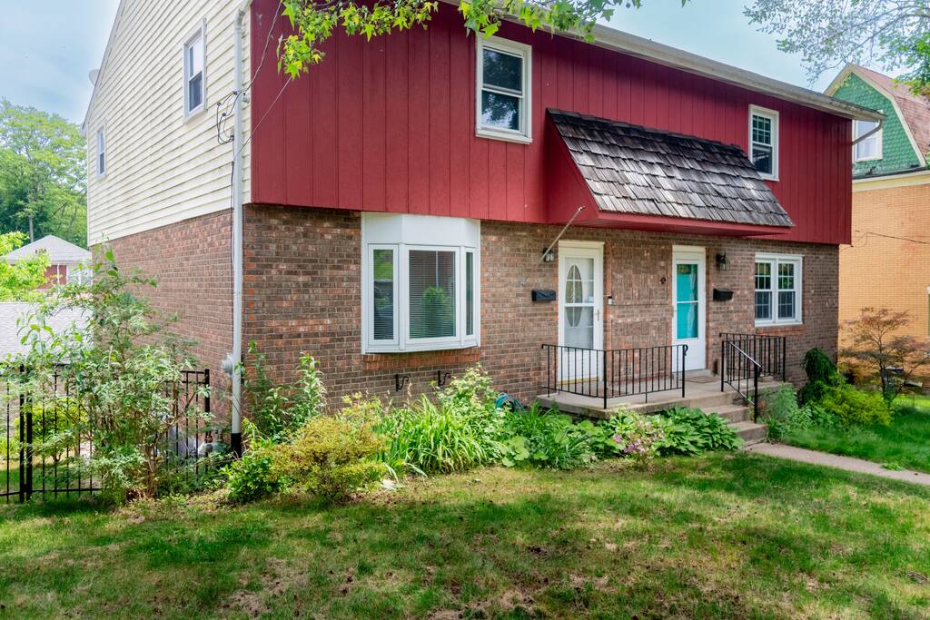 This home is located in a quiet suburban neighborhood. Only minutes away from downtown Pittsburgh, it is away from all the hustle and bustle of the city.