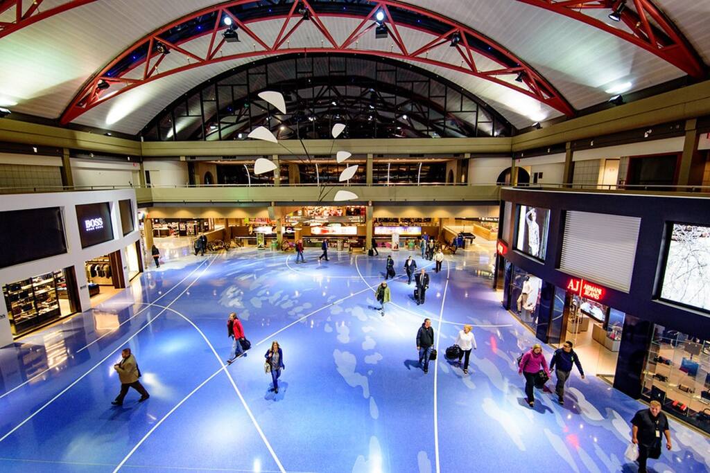 Pittsburgh International Airport is a short drive from the house.