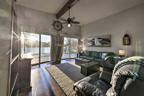 ★The living room provides a ton of light and great views when you want it - curtains give you privacy when you want that★