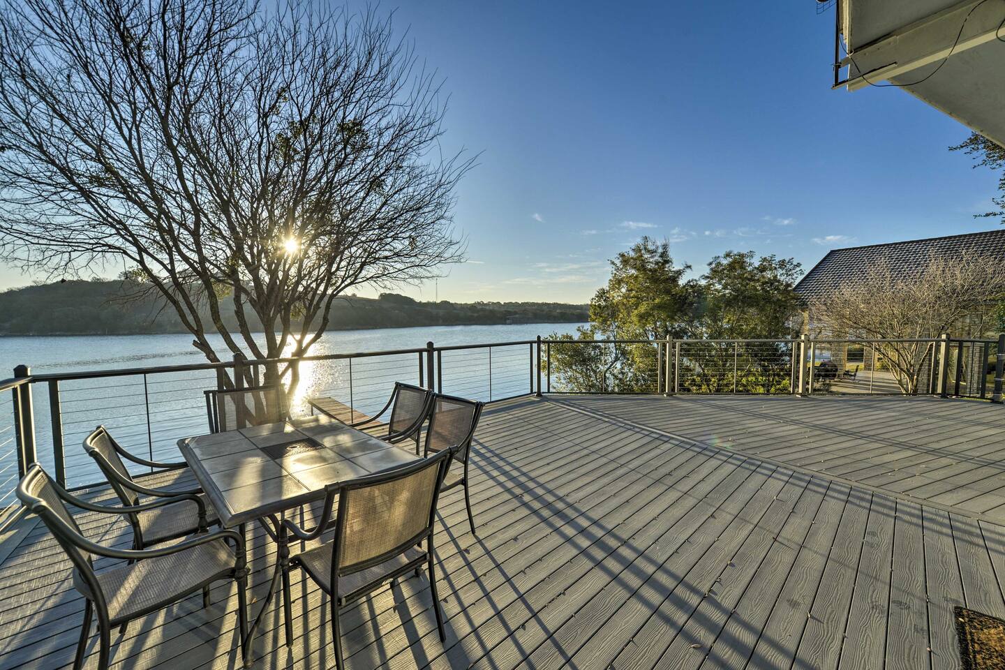 ★Wake up to this view★

5★ Review from Meghan - Aug 2020   "Very relaxing and beautiful view with lake access for swimming. Perfect for our stay! We had a blast!"