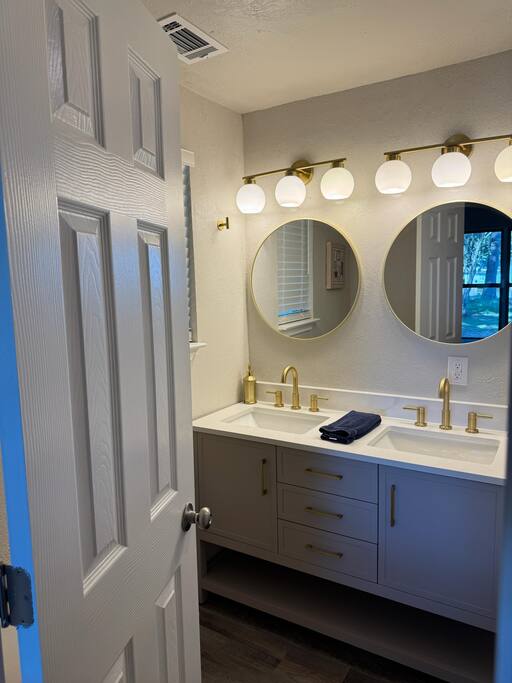 lakefront-bliss-at-cedar-creek-or-fire-pit-and-views/