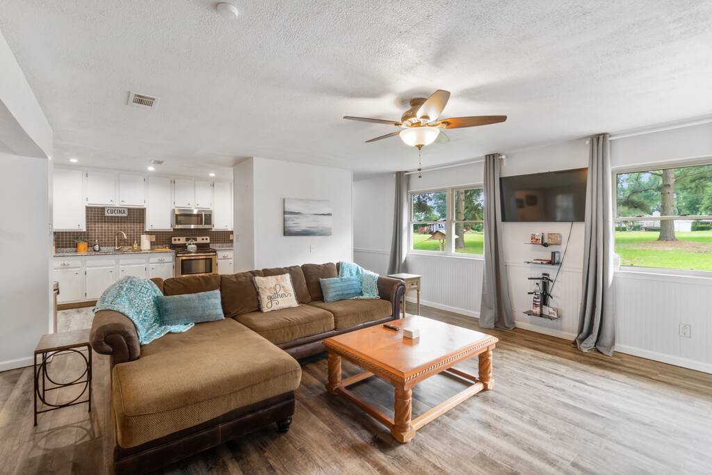 lakefront-bliss-at-cedar-creek-or-fire-pit-and-views/