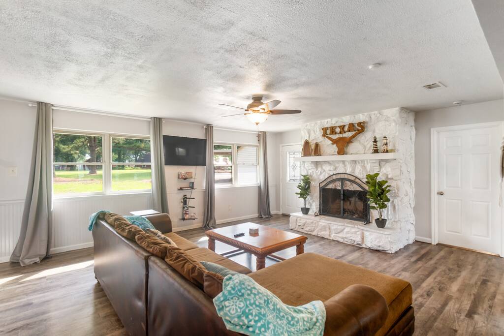 lakefront-bliss-at-cedar-creek-or-fire-pit-and-views/