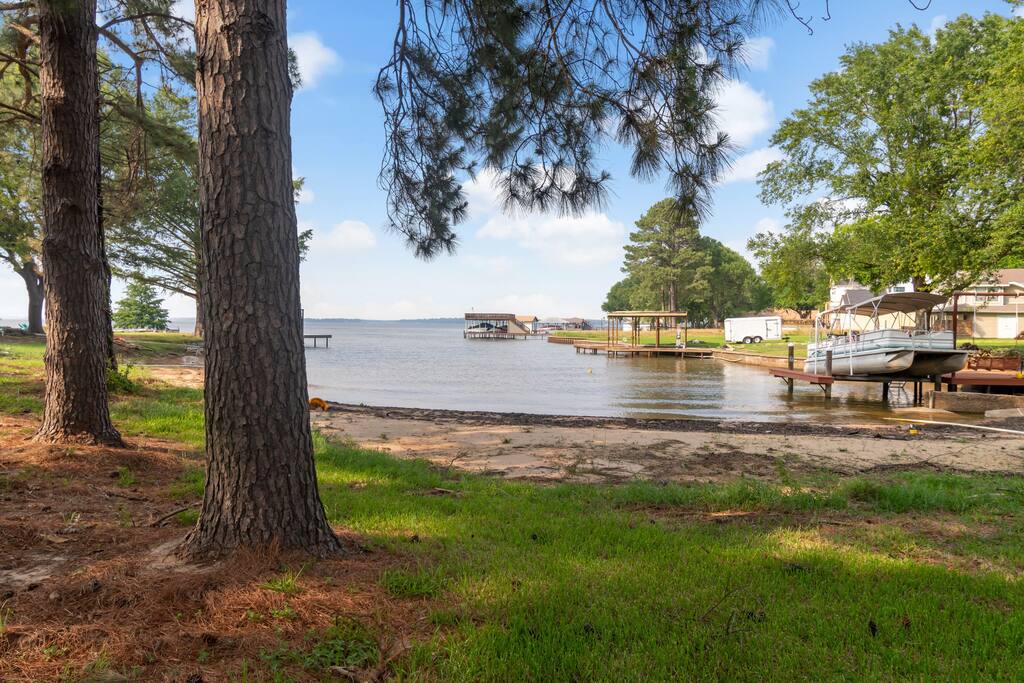 lakefront-bliss-at-cedar-creek-or-fire-pit-and-views/
