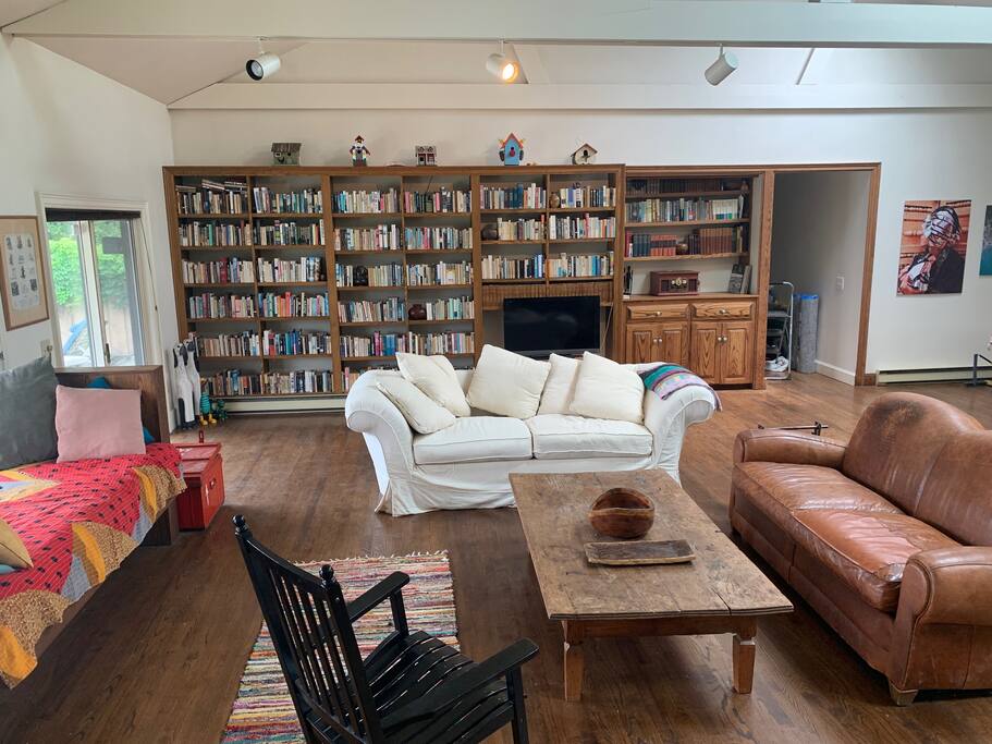 serene-farmhouse-villa-or-pool-or-hot-tub-or-grill/