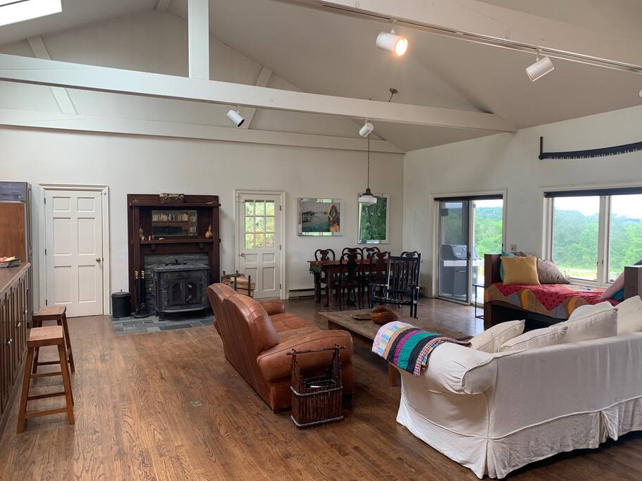 serene-farmhouse-villa-or-pool-or-hot-tub-or-grill/