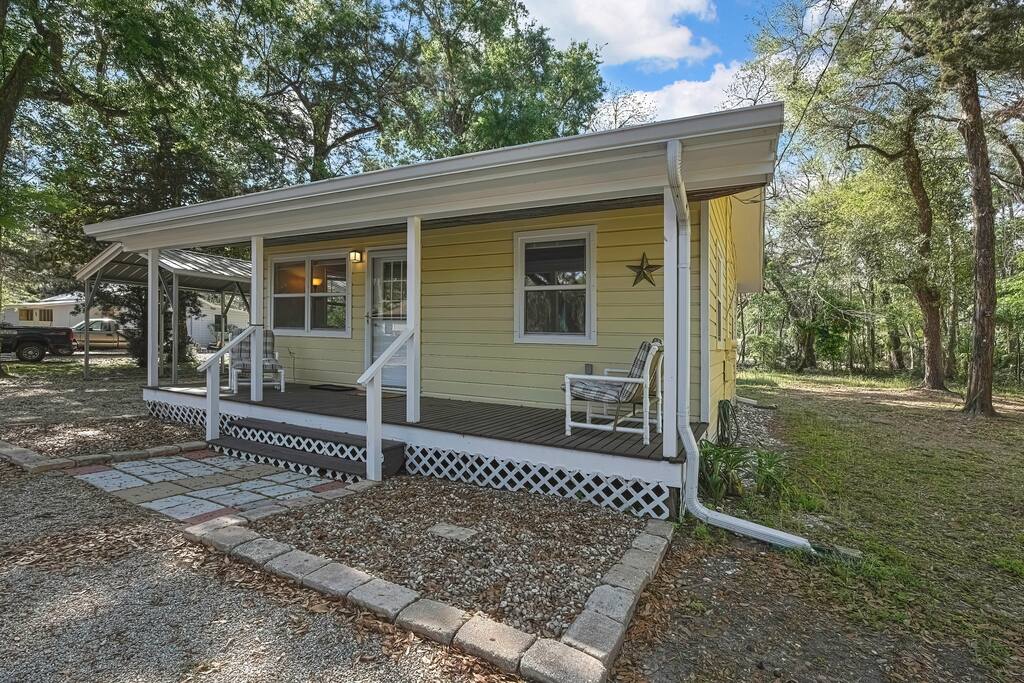 secluded-retreat-walk-to-boat-launch!/