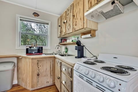 Secluded Retreat – Walk to Boat Launch!