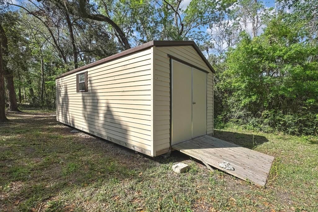 secluded-retreat-walk-to-boat-launch!/