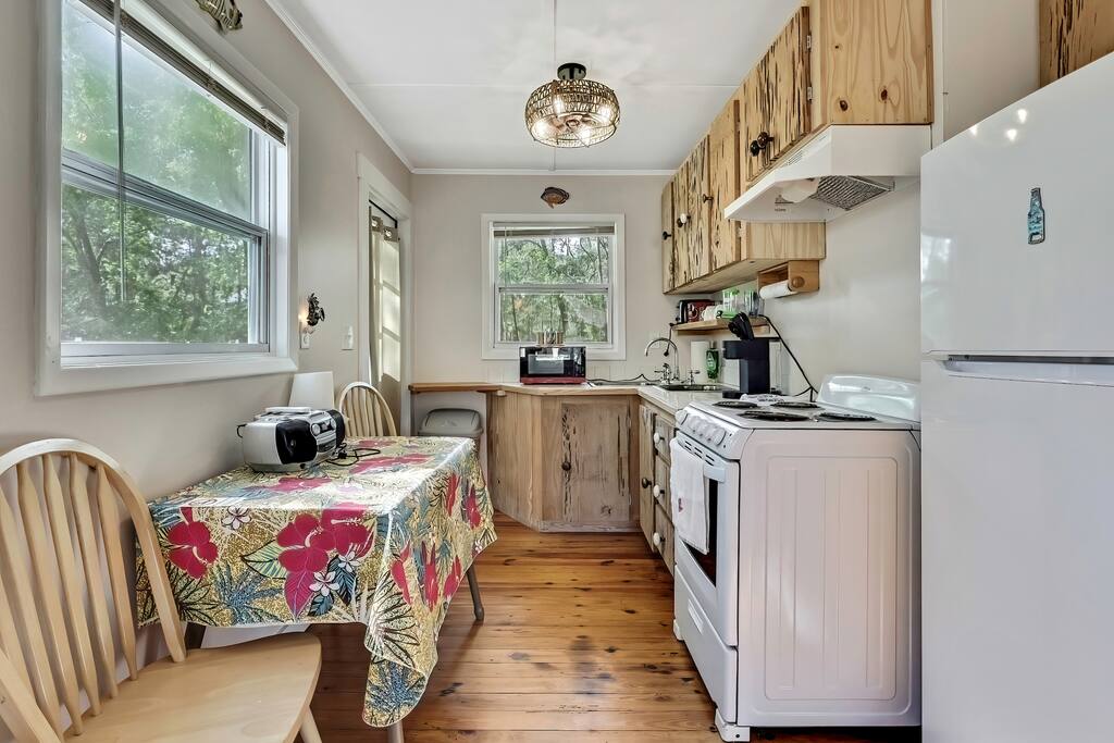 secluded-retreat-walk-to-boat-launch!/