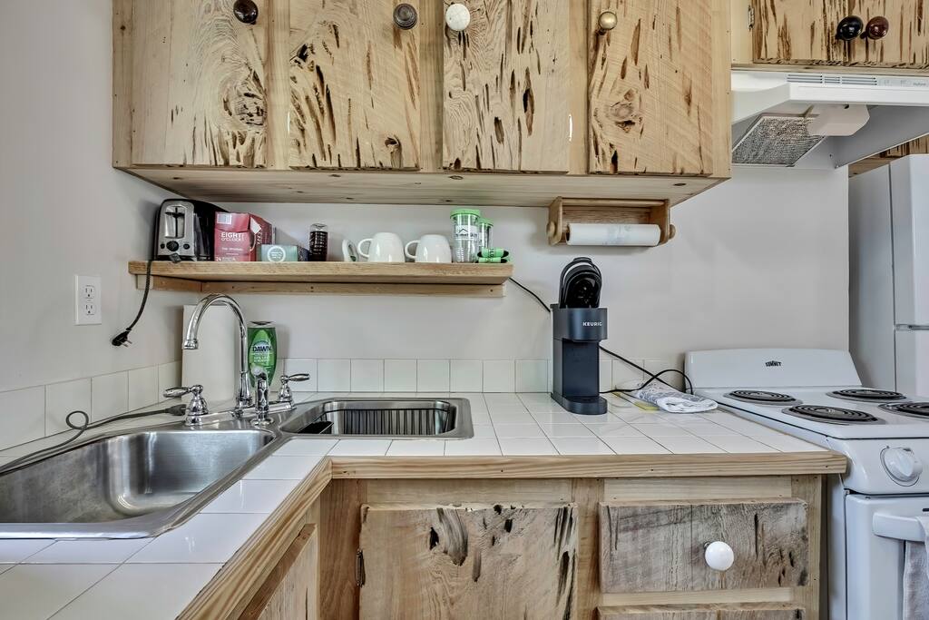 secluded-retreat-walk-to-boat-launch!/