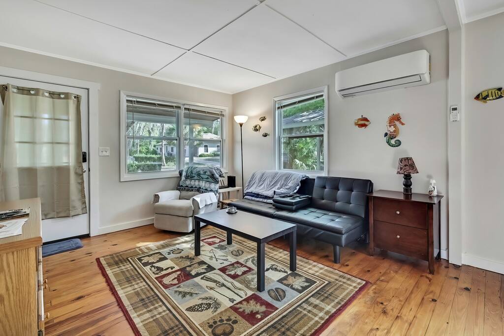 secluded-retreat-walk-to-boat-launch!/