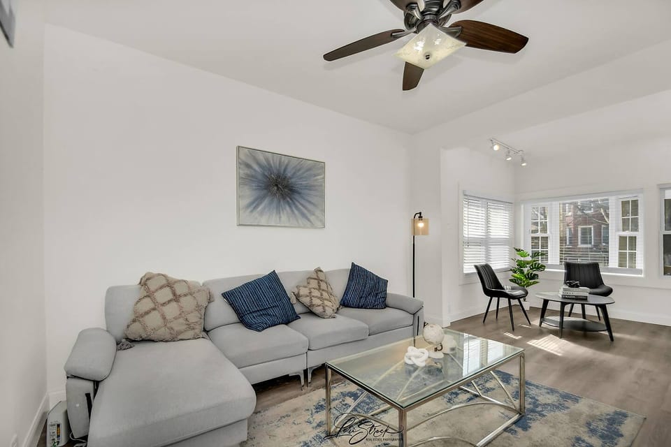 Stylish & Comfy Stay • Close to Downtown - Chicago