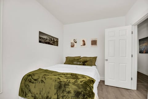 Stylish & Comfy Stay • Close to Downtown
