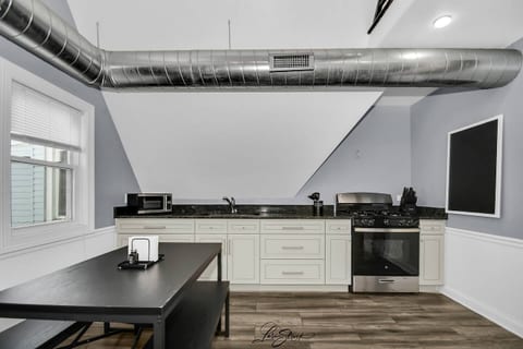 Chic & Cozy Chicago Stay • Close to Downtown